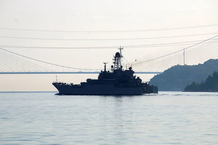 Rus savaş gemisi İstanbul Boğazı'ndan geçti - 1