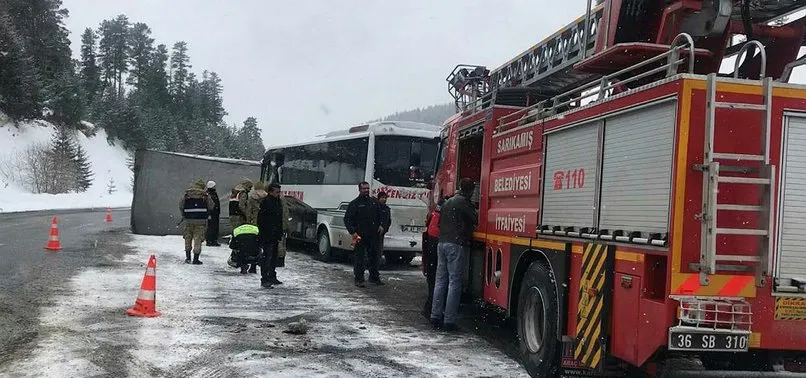 Son Dakika Sarikamis Ta Midibus Kaza Yapti Cok Sayida Yarali Var