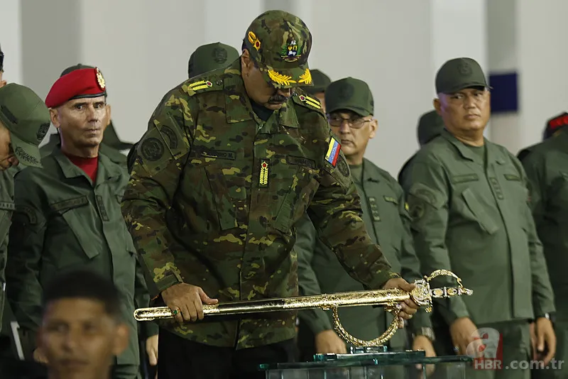 Venezuela'da gövde gösterisi! Maduro kılıcıyla sokaklara indi 9