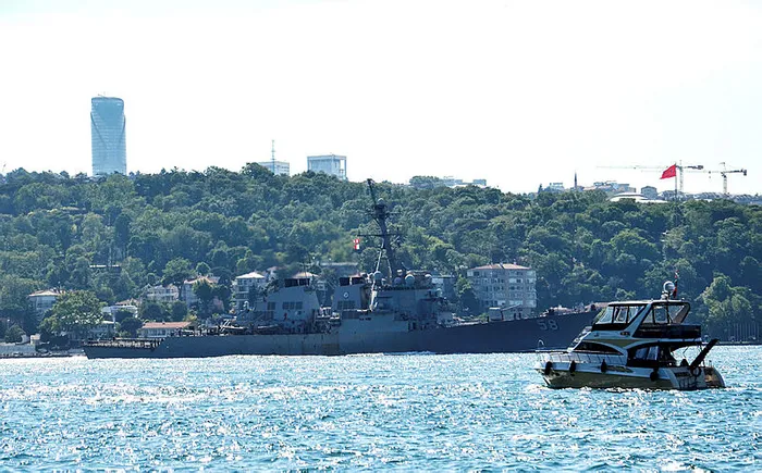 Son dakika: ABD savaş gemisi "USS Laboon" İstanbul Boğazı'ndan geçti - 1