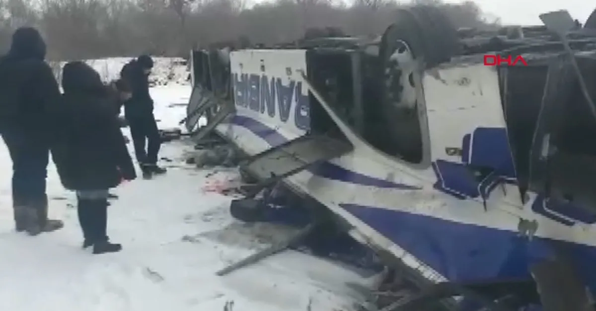 Rusya'da feci kaza! Otobüs devrildi: 15 ölü