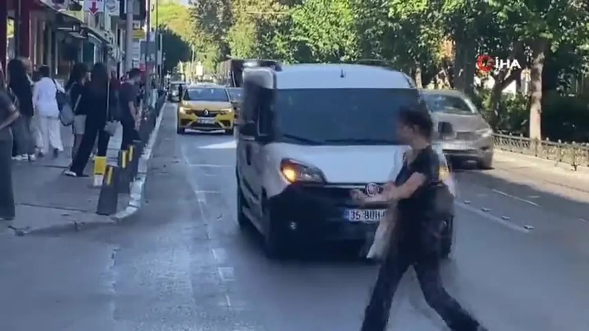 İzmir'de 4 büyüklüğünde deprem