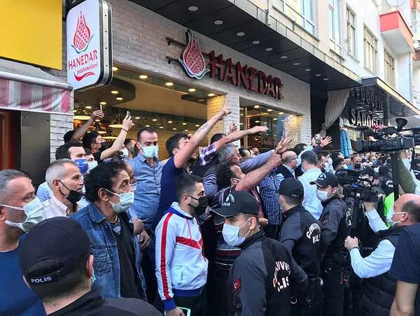 milli-genel-baskan-yardimcisi-semih-yalcindan-aksenere-sert-tepki-utanmaz-arlanmaz-bir-kadina-guvenilebilir-mi-1621547822428.jpg MHP Genel Başkan Yardımcısı Semih Yalçın'dan Akşener'e sert tepki: Utanmaz, arlanmaz bir kadına güvenilebilir mi? - 1