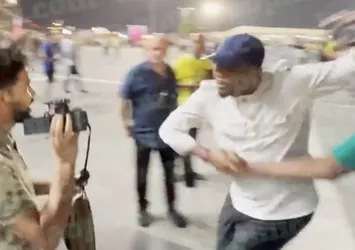 Eto’dan taraftarın çenesine uçan tekme!