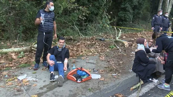 Sarıyer'de korkunç kaza! Yolcu minibüsü ağaca çarptı! Ölü ve yaralılar var - 1