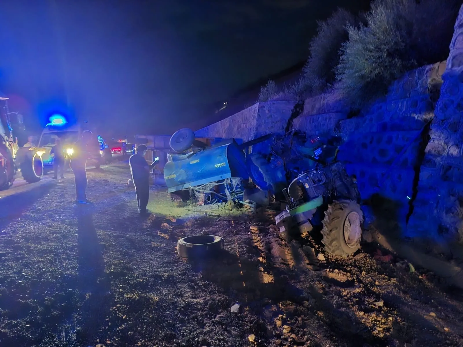 Şarampole devrilen traktör can aldı: 1 ölü