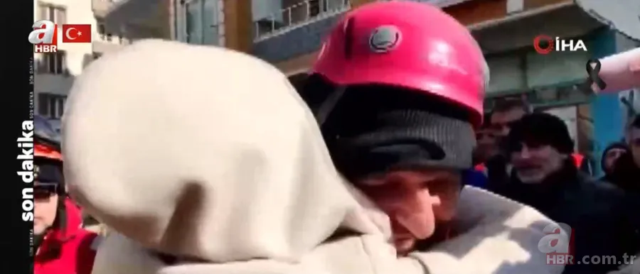 Onlar isimsiz KAHRAMANLAR! İşte yüzyılın deprem felaketinin isimsiz kahramanları | Türkiye'nin yaşayan vicdanı... 11
