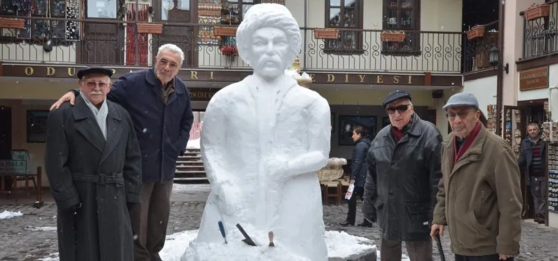 Kardan Yunus Emre heykeli yaptı
