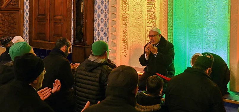 Depremde vefat eden vatandaşlar için Türkiye genelindeki 90 bin camide sela okundu