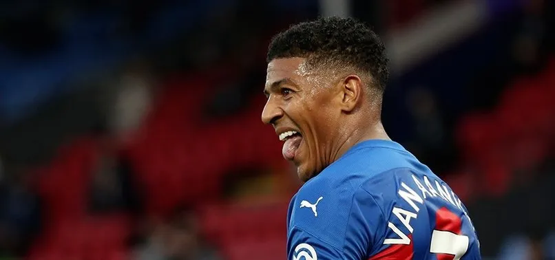 Galatasaray’a Van Aanholt müjdesi! Kulübünden ayrılma kararı aldı
