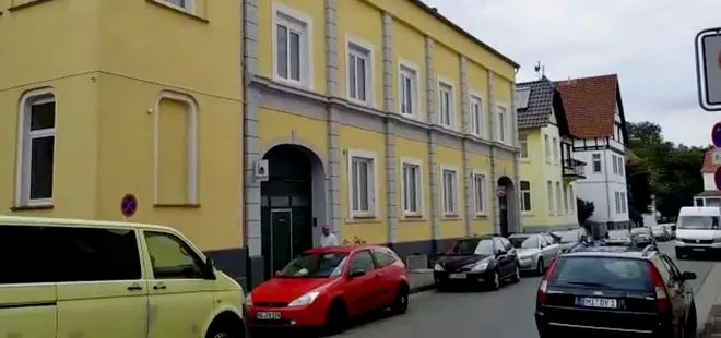Almanya’da camiye çirkin saldırı!