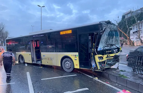 Son dakika | Fatih’te İETT otobüsleri çarpıştı! Yaralılar var