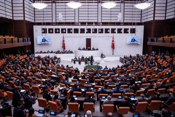 Kılıçdaroğlu’ndan Meclis kürsüsünde provokasyon: Milletin iradesini hedef alıp AK Partili vekillere parmak salladı