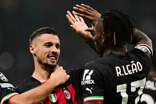 fenerbahce-milanli-futbolcu-icin-gemileri-yakti-orta-sahada-gucune-guc-katacak-1690980632462.jpg Fenerbahçe Milanlı futbolcu için gemileri yaktı! Orta sahada gücüne güç katacak! - 7