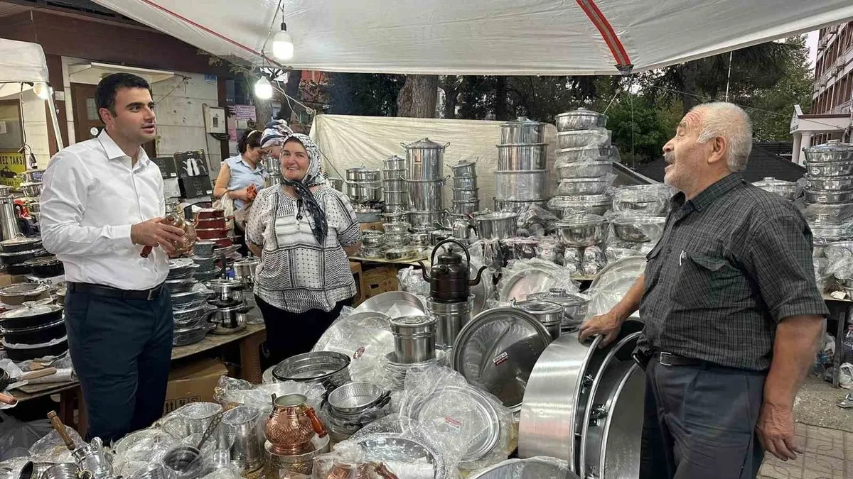 Seyir halindeki kamyonet alev alev yandı