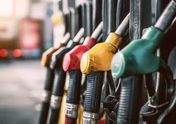 Motorine gece yarısı indirim: Pompa fiyatları düştü! 14 Nisan akaryakıt fiyatları