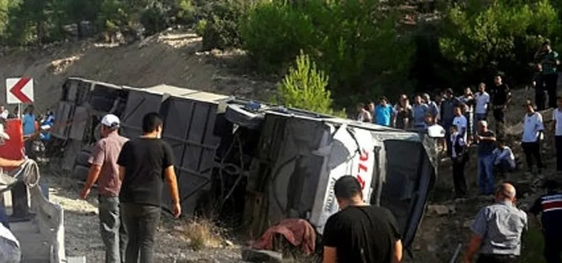 Son Dakika Mersin De Askerleri Tasiyan Otobus Devrildi Aci Haber Geldi 2 Otobus Soforu Ile 4