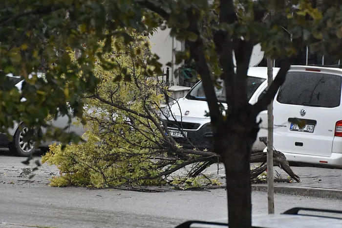1713528262300.jpg İstanbul Ankara ve İzmir'de sağanak yağış alarmı! Meteoroloji'den yeni uyarı geldi! Üst üste açıklamalar... - 3