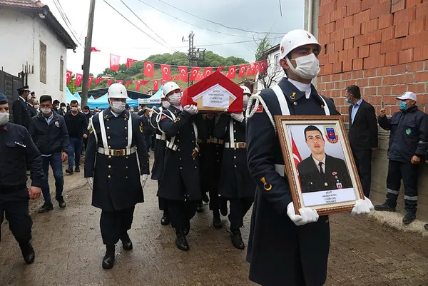 Şehit Uzman Çavuş Hasan Kuzu, son yolculuğuna uğurlandı - 1