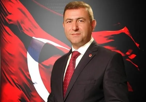chpli-ilce-baskanina-suc-duyurusu-ak-partililer-erdogana-hakaret-eden-emir-hakkinda-dilekce-verdi-1632300377814.jpg CHP'li ilçe başkanına suç duyurusu! AK Partililer Erdoğan'a hakaret eden Cemal Emir hakkında dilekçe verdi - 5