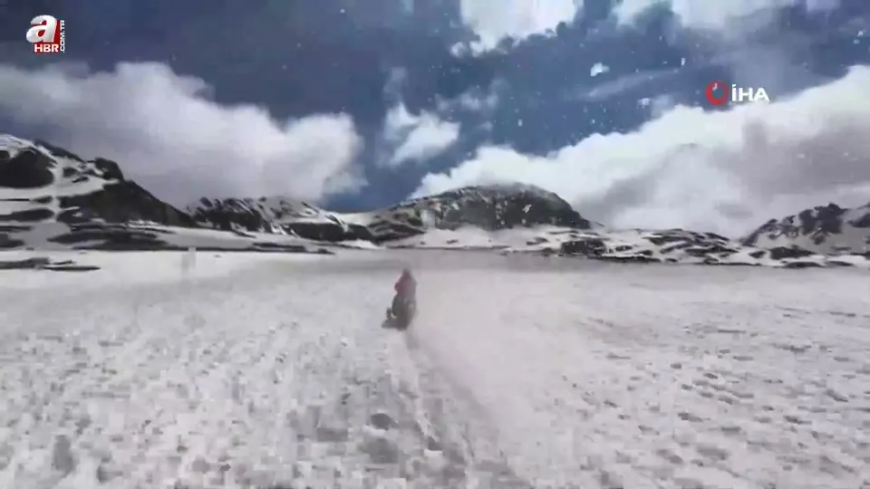 Rize’de haziran ayında ‘karda kayak’ keyfi