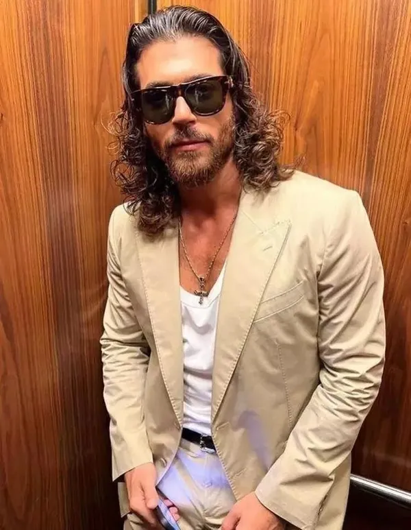 Hayranının telefonunu fırlatan Can Yaman: Yenilmez olmadığımı hatırlatmak isterim!