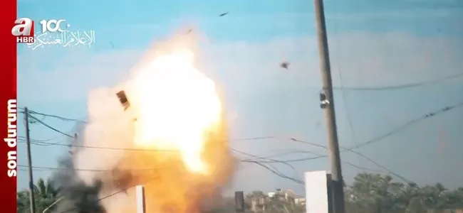 hamas-israil-tankini-imha-etti-gazzeyi-isgal-eden-israil-buyuk-direnisle-karsilasiyor-1702893774634.jpg Hamas İsrail tankını imha etti! Gazze'yi işgal eden İsrail büyük direnişle karşılaşıyor - 3