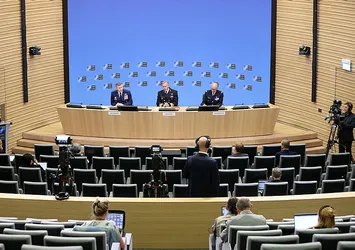 NATO Komutanı Rob Bauer'den flaş İsveç ve Finlandiya açıklaması! 5. madde ile aynı değil