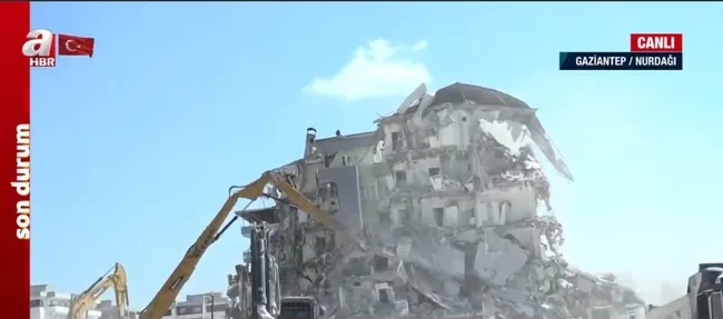 hasarli-binalarda-kontrollu-yikim-gozyaslari-icinde-yuvasinin-yok-olusunu-izledi-1678352578165.jpg Hasarlı binalarda kontrollü yıkım! Gözyaşları içinde yuvasının yok oluşunu izledi - 6