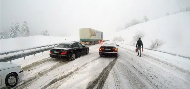 Kayseri'de Erciyes'e 10 santim kar yağdı