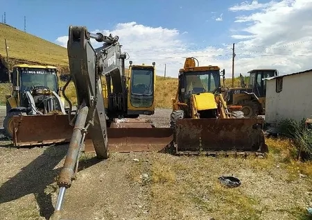 DEM'den AK Parti’ye geçmişti! Patnos Belediye Başkanı tek tek tespit etti: Belediyeye ait araçların parçalarını bile satmışlar…