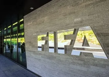 FIFA'dan tüküren futbolculara ceza önerisi
