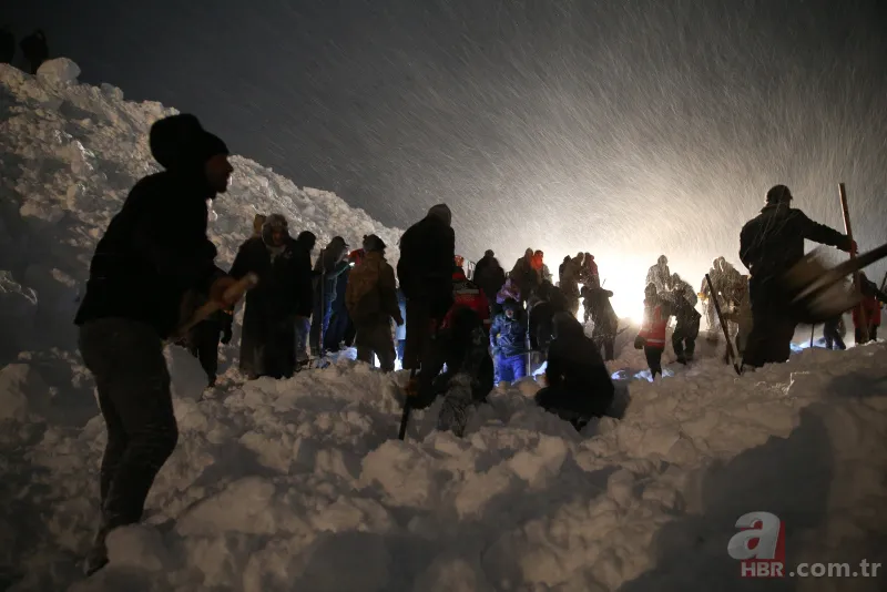 Son dakika: Van'da minibüsün üzerine çığ düştü! Olay yerinden ilk görüntüler... 3