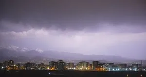 Kayseri’de şimşekler geceyi aydınlattı