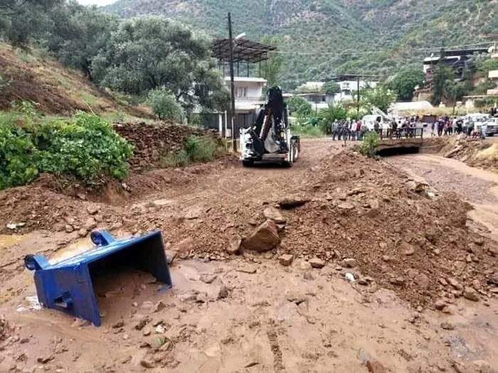 Son dakika: İzmir Ödemiş'i sağanak vurdu: Dere ve çaylar taştı! Araçlar sürüklendi - 6