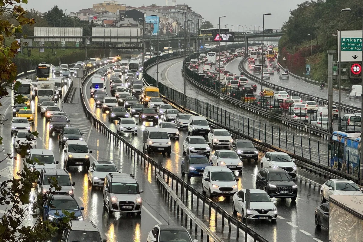 29-ekim-oncesi-istanbulda-trafik-cilesi-anadolu-yakasinda-yogunluk-yuzde-89-oldu-1793189075314.jpeg 29 Ekim öncesi İstanbul'da trafik çilesi! Anadolu Yakası'nda yoğunluk yüzde 89 oldu - 1