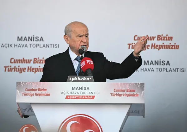 mhpnin-manisa-mitingi-devlet-bahceliden-onemli-aciklamalar-1707057219865.jpg MHP lideri Devlet Bahçeli'den İzmir'deki taksici katiliyle ilgili 'vatandaşlıktan çıkarılsın' önerisi - 1