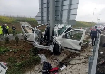 Kontrolden çıktı direğe çarptı! Çanakkale'de korkunç kaza