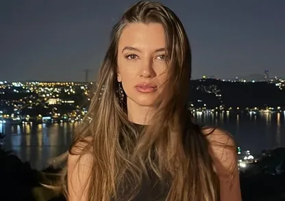 Oyunculuktan şarkıcılığa geçiş yaptı