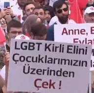 LGBT’ye karşı büyük aile yürüyüşü