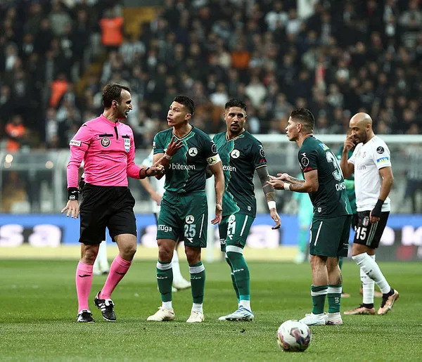 besiktas-giresunsporu-3-1-maglup-etti-1681079793325.jpg Zirve yarışında Kartal’a durmak yok! Beşiktaş Giresunspor’u 3-1 mağlup etti (MAÇ SONUCU ÖZET) - 6