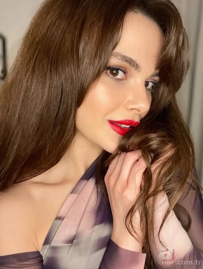 Uzak Şehir'in yıldızı Sinem Ünsal ile annesi yan yana! 6