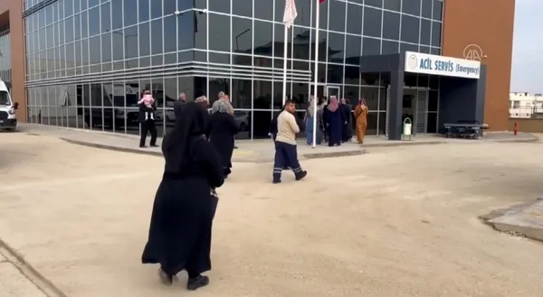 karkamistaki-teror-saldirisinda-hayatini-kaybetti-ogretmen-aysenurun-acili-ailesi-yurek-yakti-1669037065573.jpg Karkamış’taki terör saldırısında hayatını kaybetti! Öğretmen Ayşenur’un acılı ailesi yürek yaktı - 4