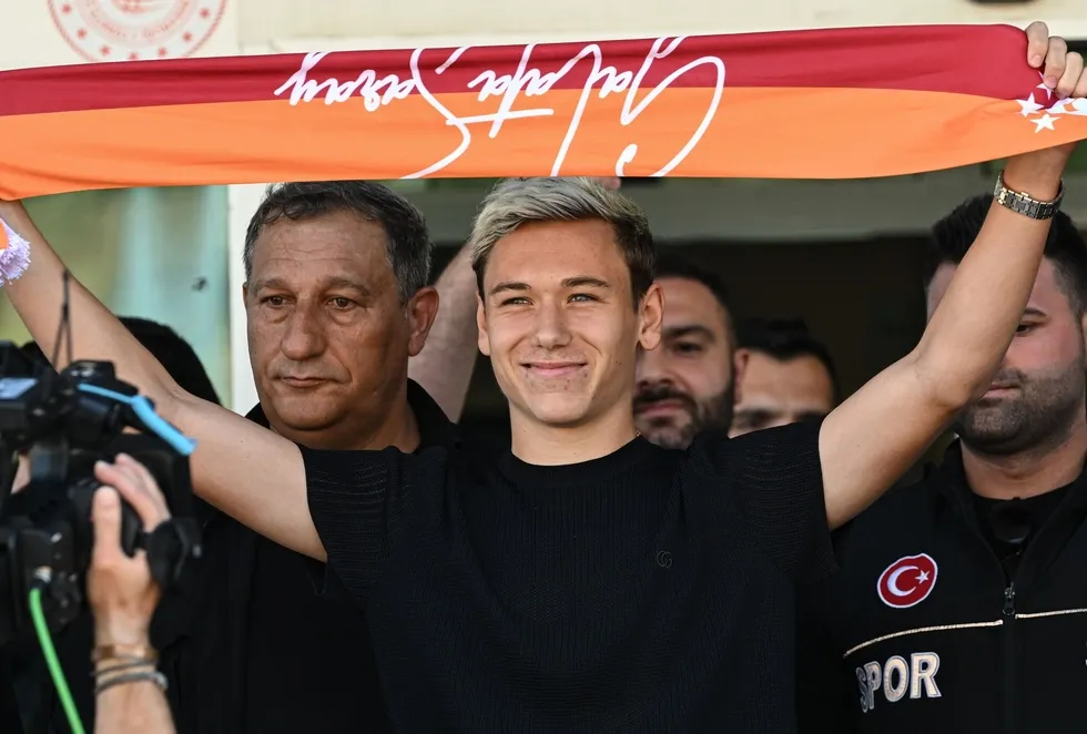 Galatasaray, Aleksei Batrakov ile 5 yıllık sözleşme imzaladı! İşte transferin maliyeti - 1