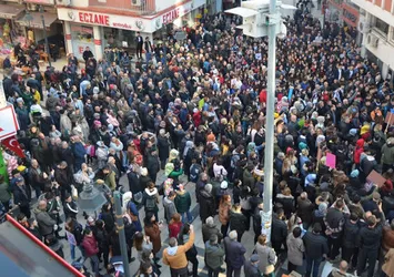 Ordu'da binlerce kişi canice öldürülen Ceren Özdemir için toplandı