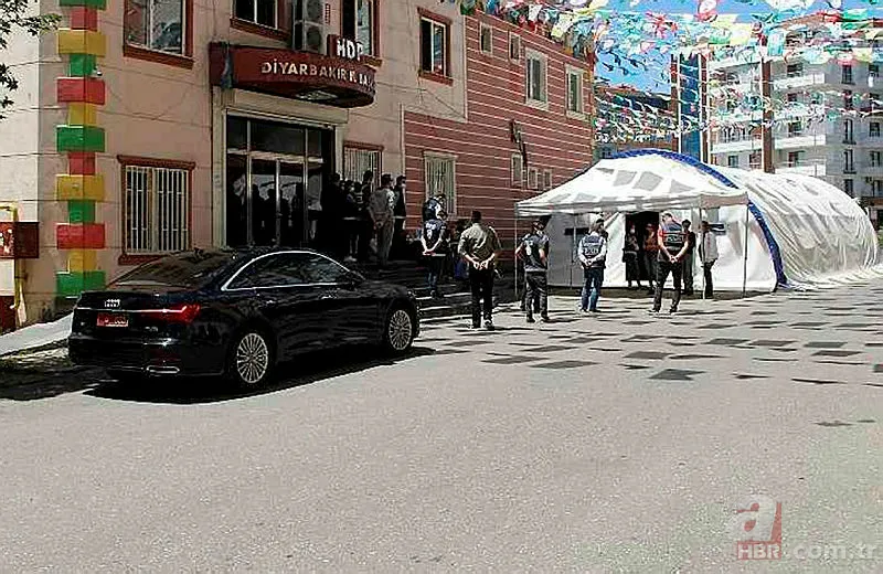 Diyarbakır'da evlat nöbetindeki ailelerden HDP'li vekillere "makam aracı" tepkisi 1