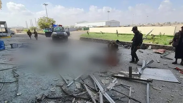 Son dakika: O ülkede hükümet kabine üyeleri uçaktan inerken havalimanı patladı