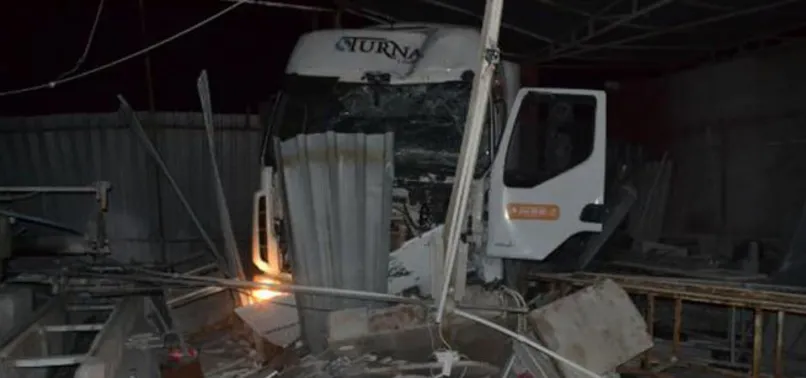 Bursa'da işçi servisine TIR çarptı!
