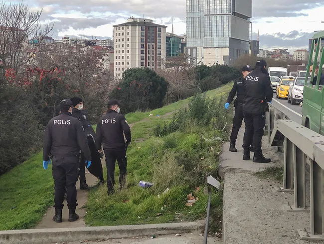 İstanbul’da boş arazide erkek cesedi bulundu! - 3