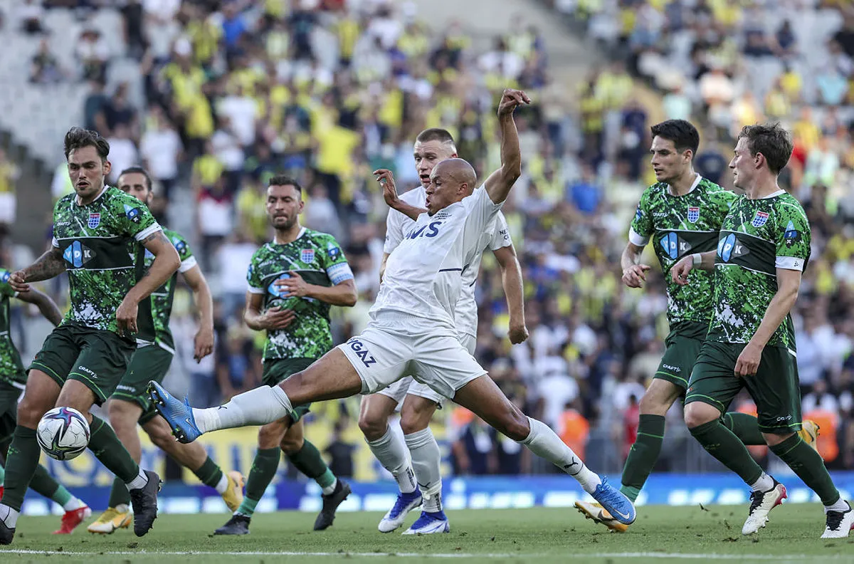 Fenerbahçe hazırlık maçında PEC Zwolle ile 2-2 berabere kaldı